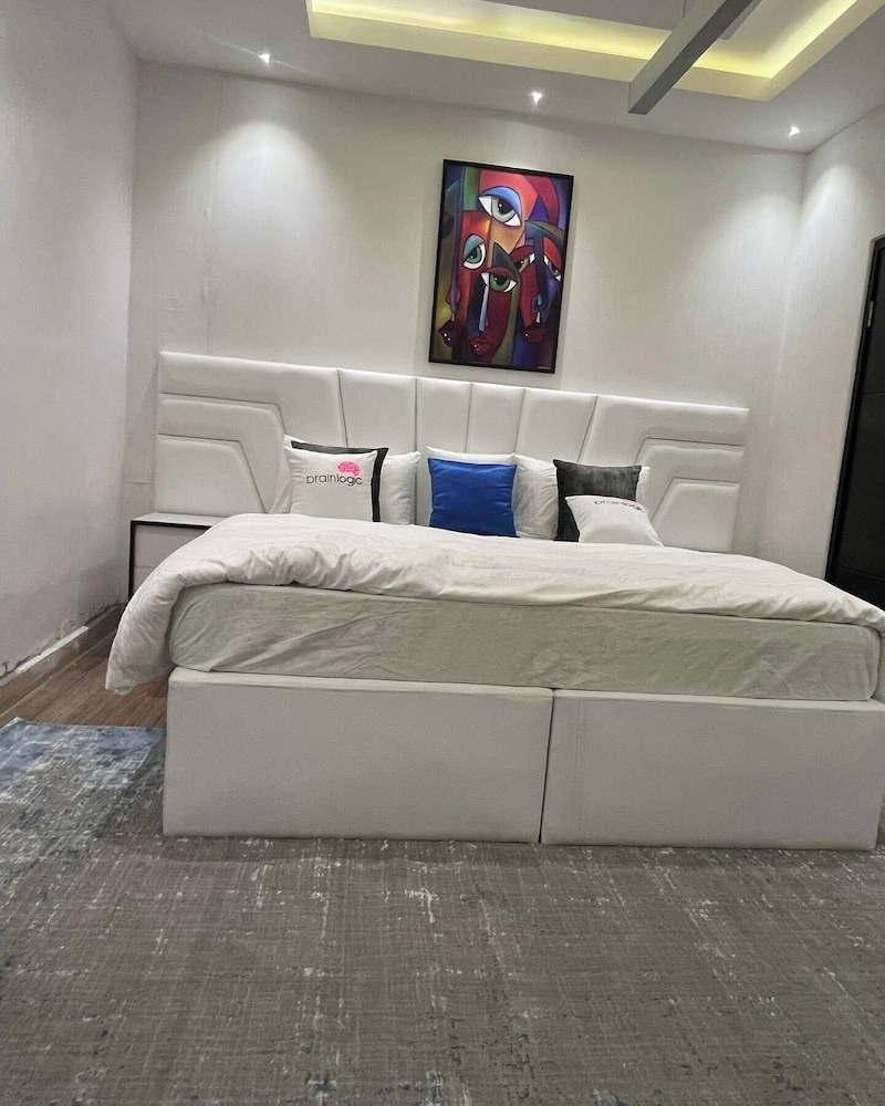 LUXE APARTMENTS