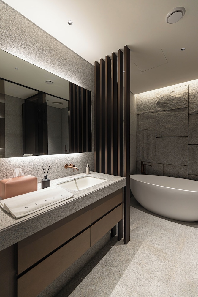 Caelum Black Gangnam Luxury Apt