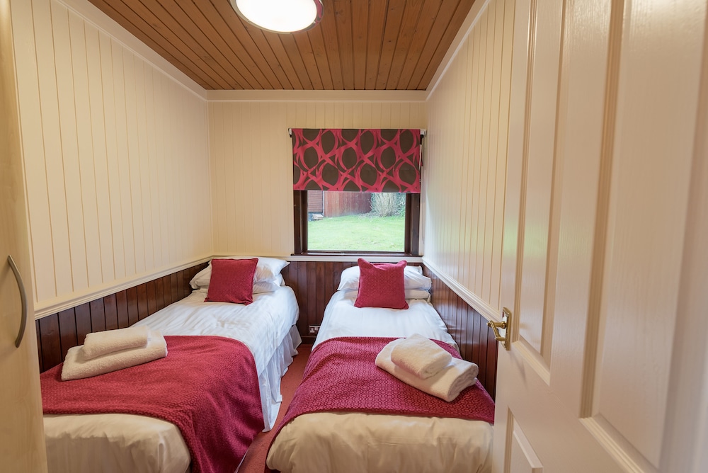 Conifer Lodge 25 With Hot Tub, Newton Stewart view 4