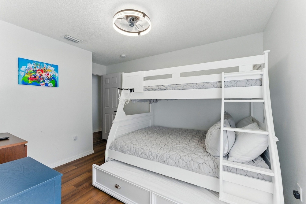 Carpet-free 4BR w/ Pool, 2 Master Bds, Near Disney