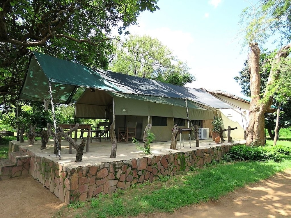 Croc Valley Camp
