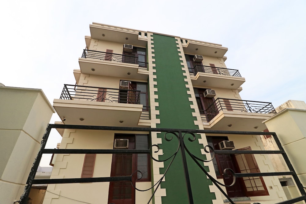 OYO 10747 Vashu Residency