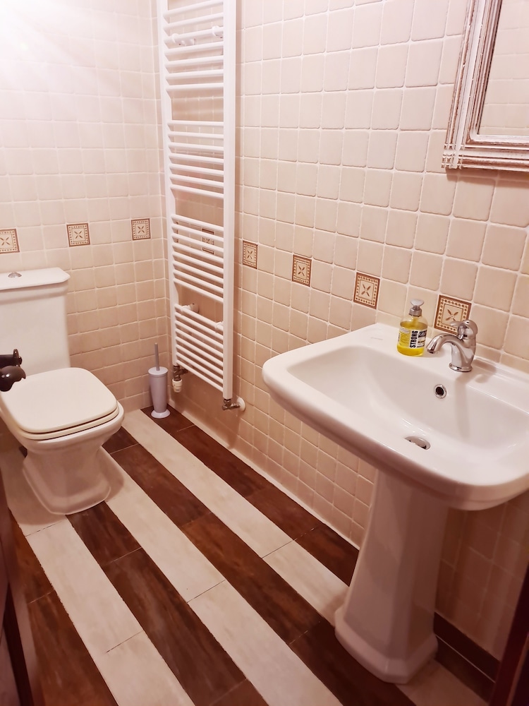 Viktorov Comfortable 2-bed Apartment view 5
