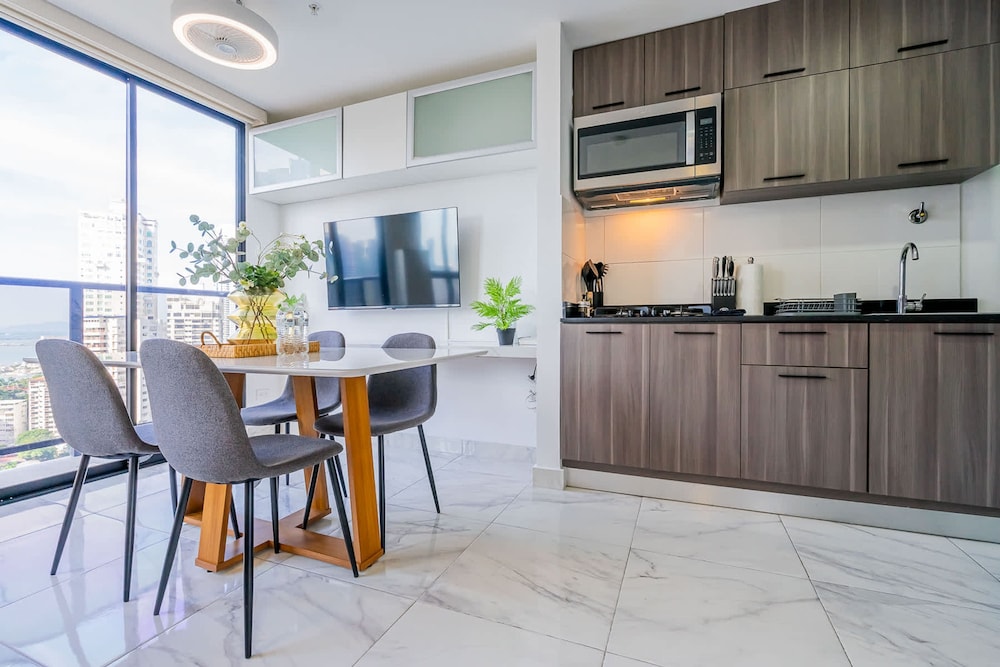 w Elegant 1BR w Bay View in Calle 50