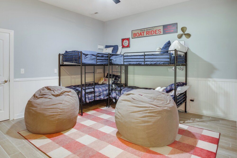 3 Mi to Pickwick Lake: Spacious Family Getaway