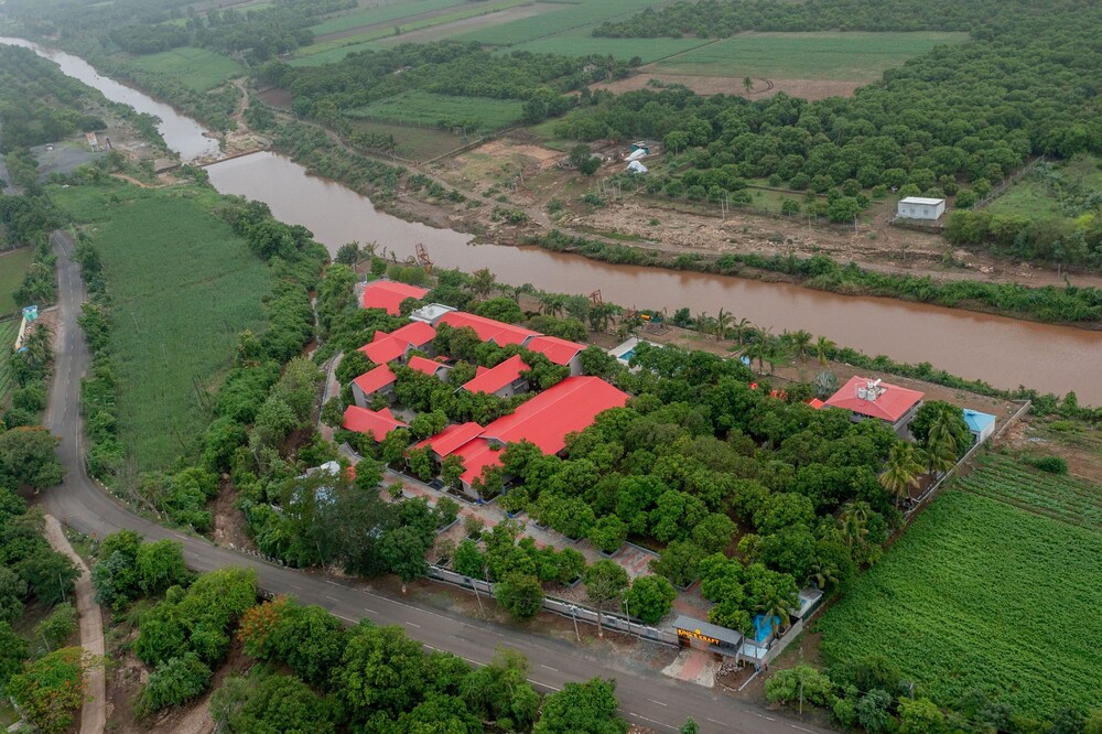 Kings Kraft River Side Resort view 2