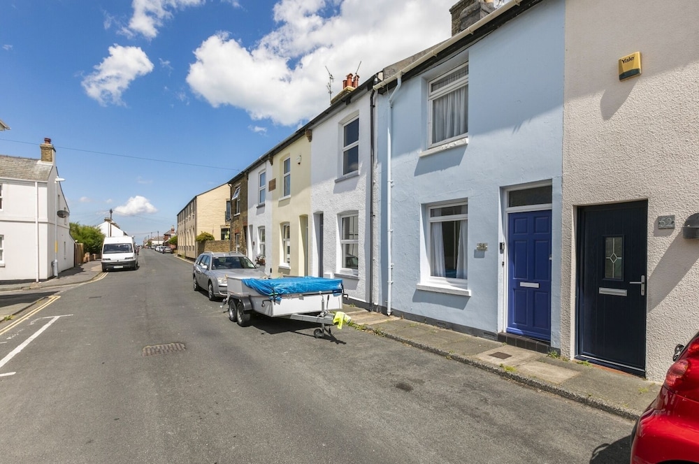 2 b&b 40 Percent off Weekly Half Price Monthly view 2