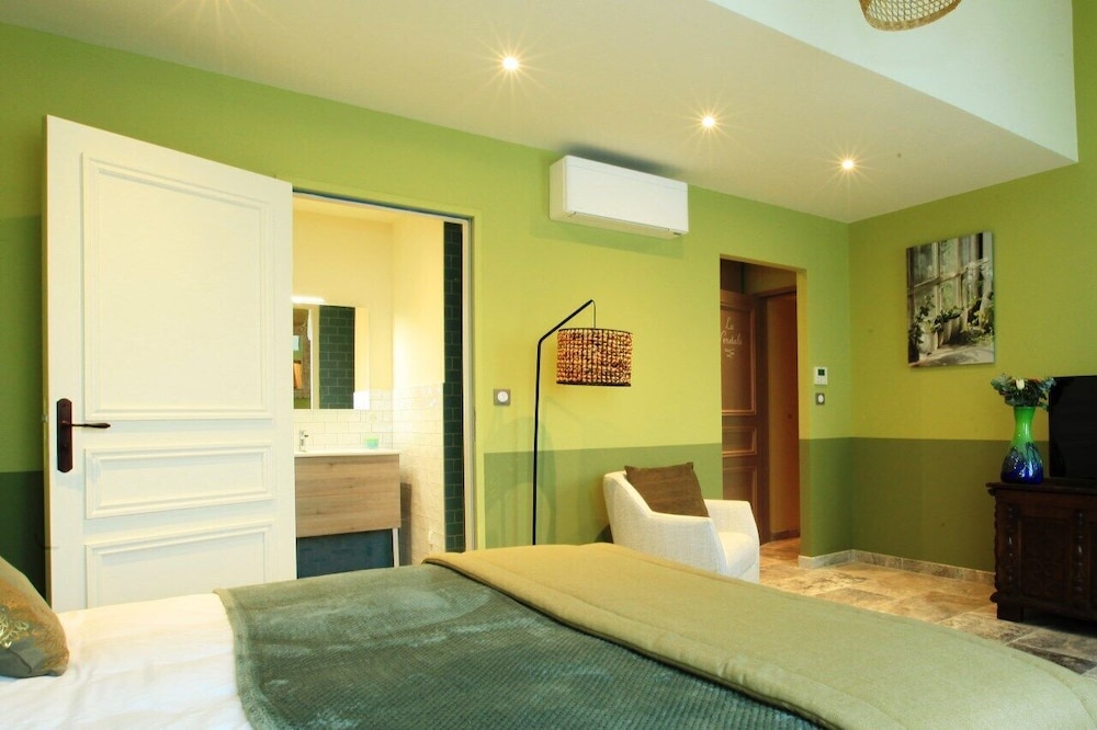 Photo 8