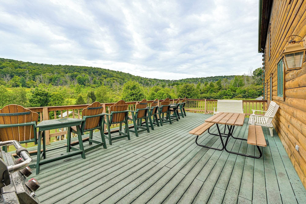 Game Room + Fire Pit: Sprawling Westfield Retreat!
