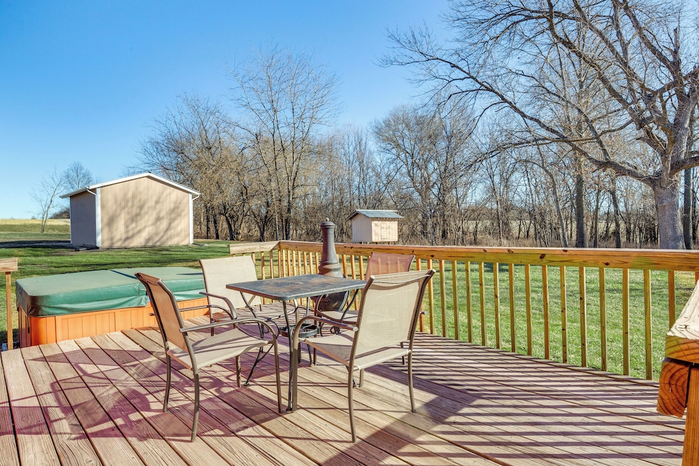 'red Barn Getaway' Chillicothe Countryside Home