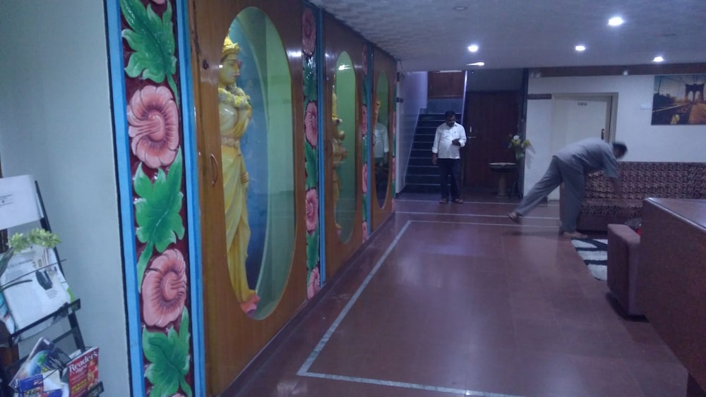 Lobby & Reception