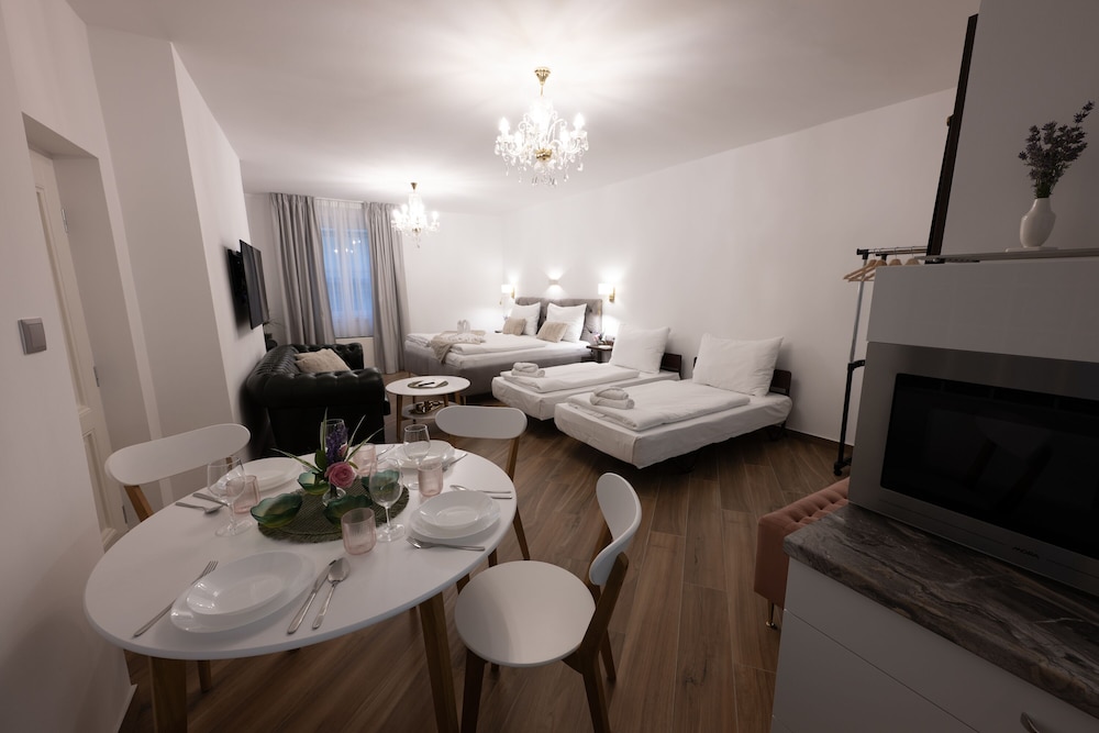 Kaiserstein Palace Apartments