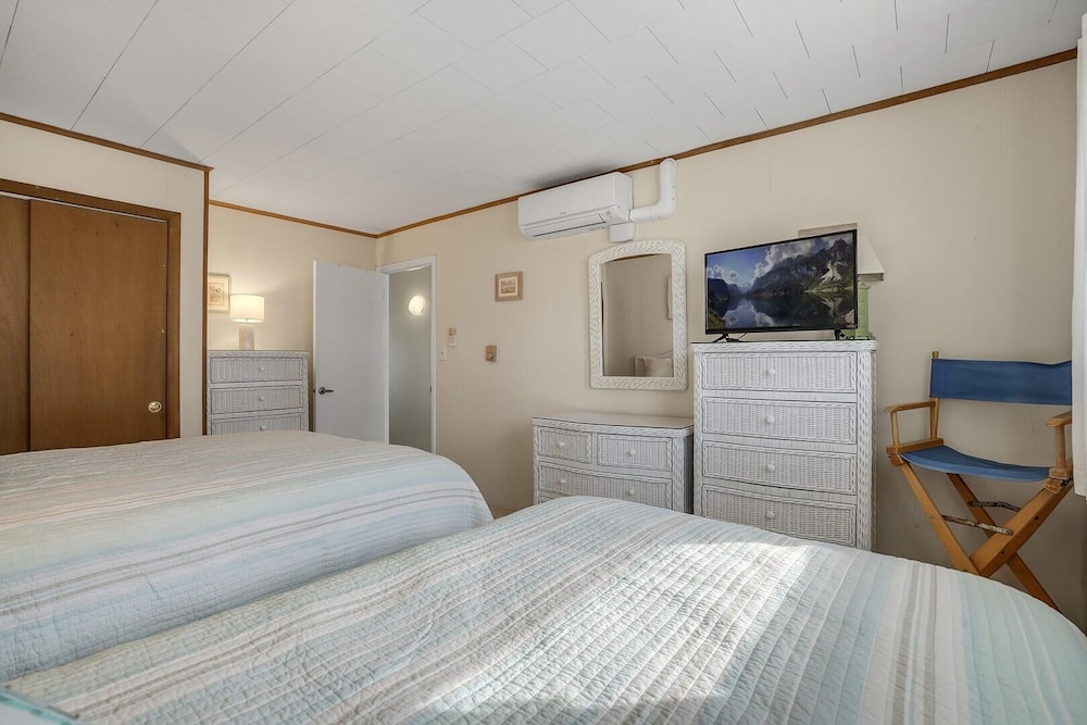 Beachcrest 17 1 Bedroom Condo by RedAwning view 3