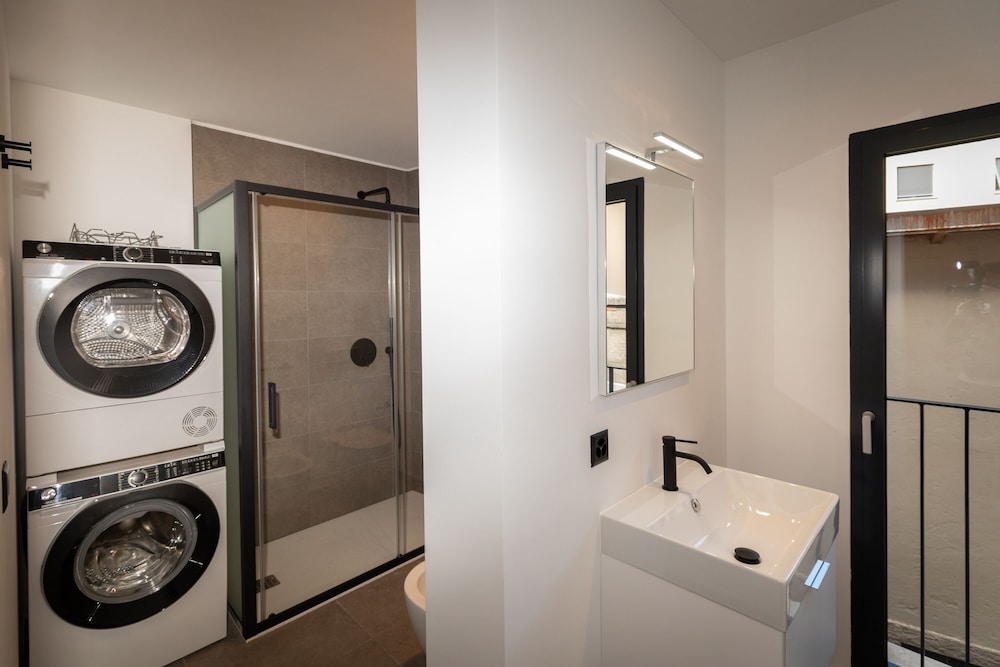 Res.3544 Jr Suite 207