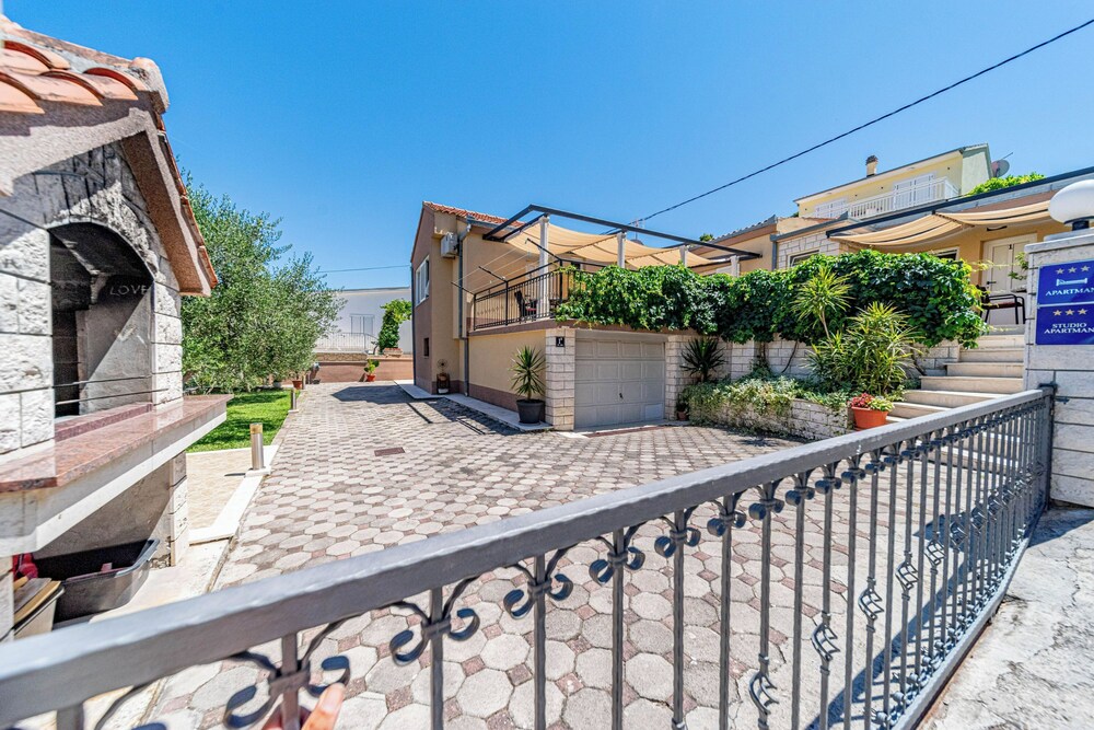 Villa Viki Apartman 1 view 4