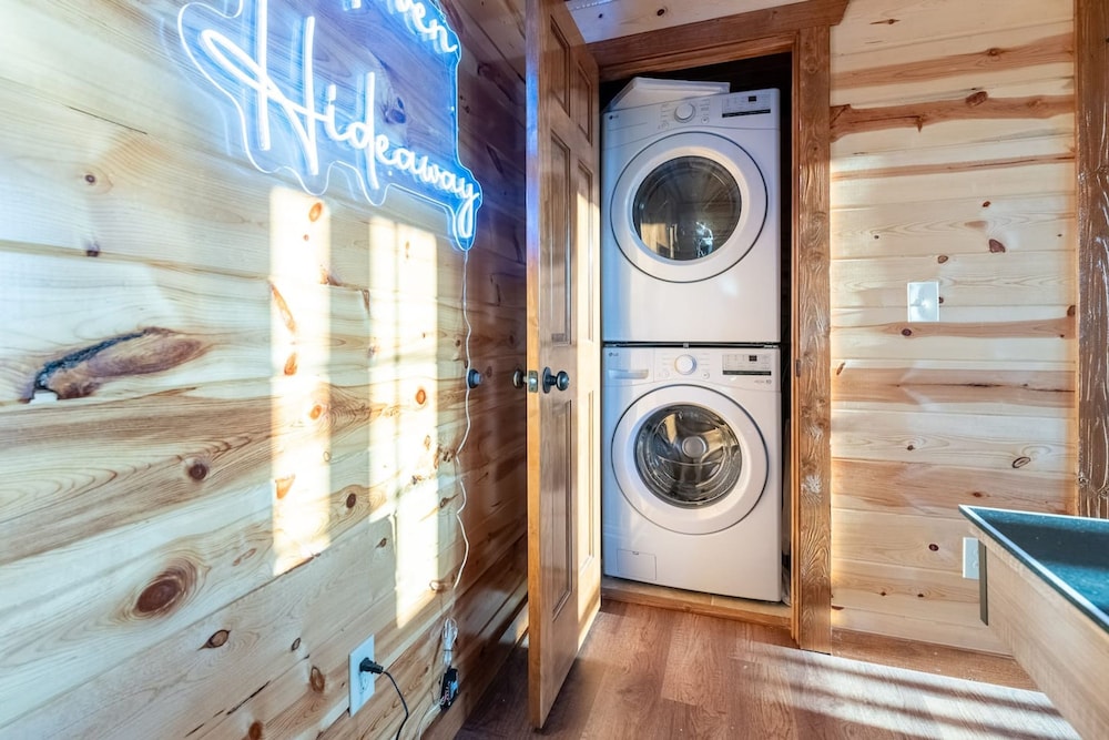 Pet-friendly Pool Game Room Hot Tub Theater