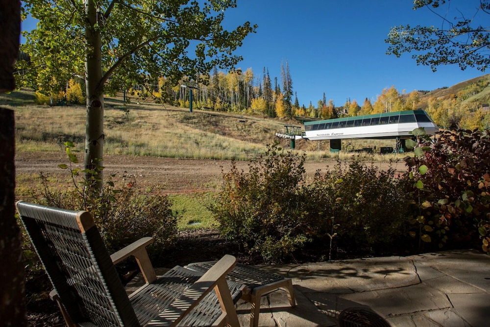Grand Lodge - Four Bedroom #306 - Ski-in/ski-out 4 Condo