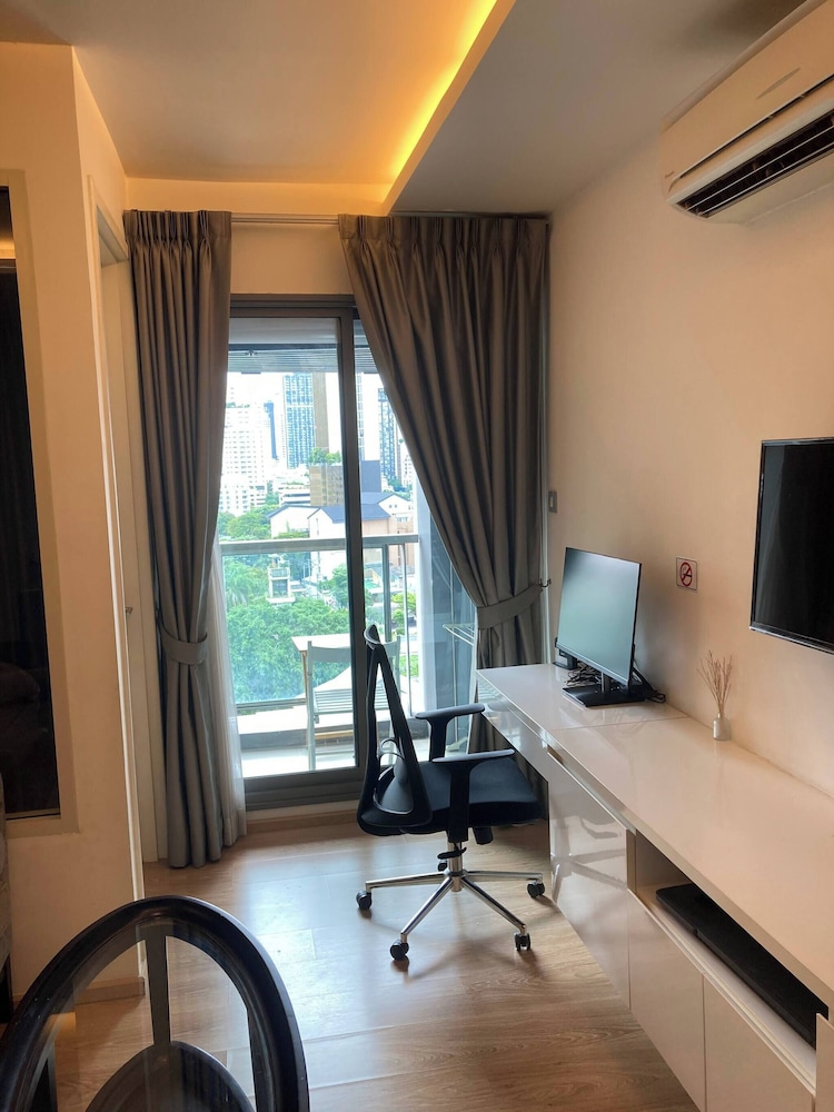 Free Airport Pick Up Rooftop Pool Jacuzzi Gym BTS Emqartier Shopping Mall