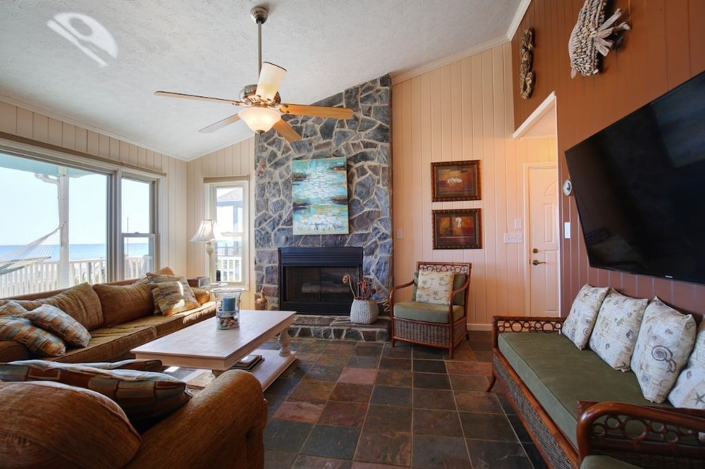 Windchimes 4 Bedroom Home by RedAwning