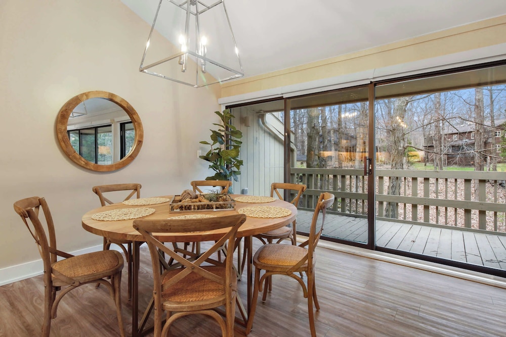 Abbey Springs - Private Community & Amenities!