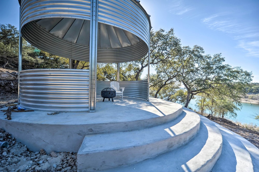 Modern Studio w/ Mtn Views & Lake On-site!