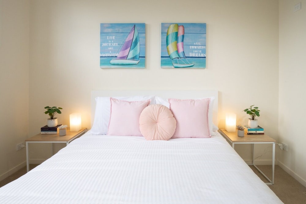 Generous 2-bed Townhouse With A Private Balcony
