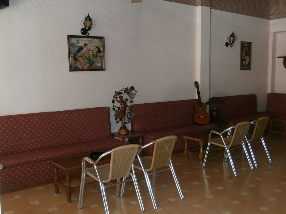 River Studios & Apartments
