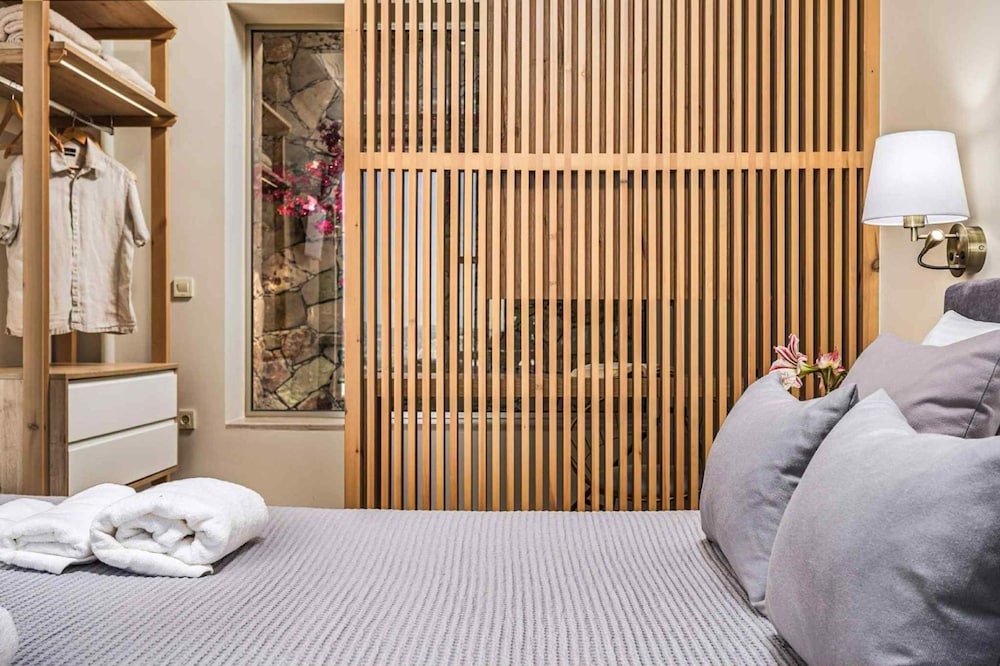 Pietra Cave Suite With Private Pool