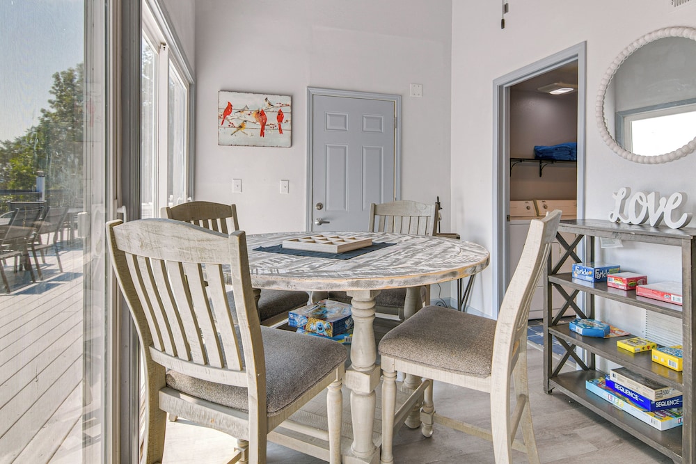 Lake View & Game Room on 3 1/2 Acres, Near Marina