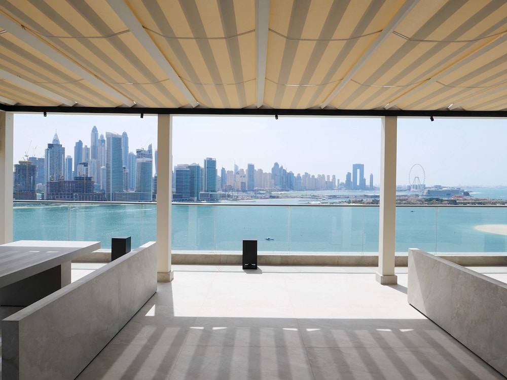 High End 4BR Penthouse With Private Pool and Skyline Views