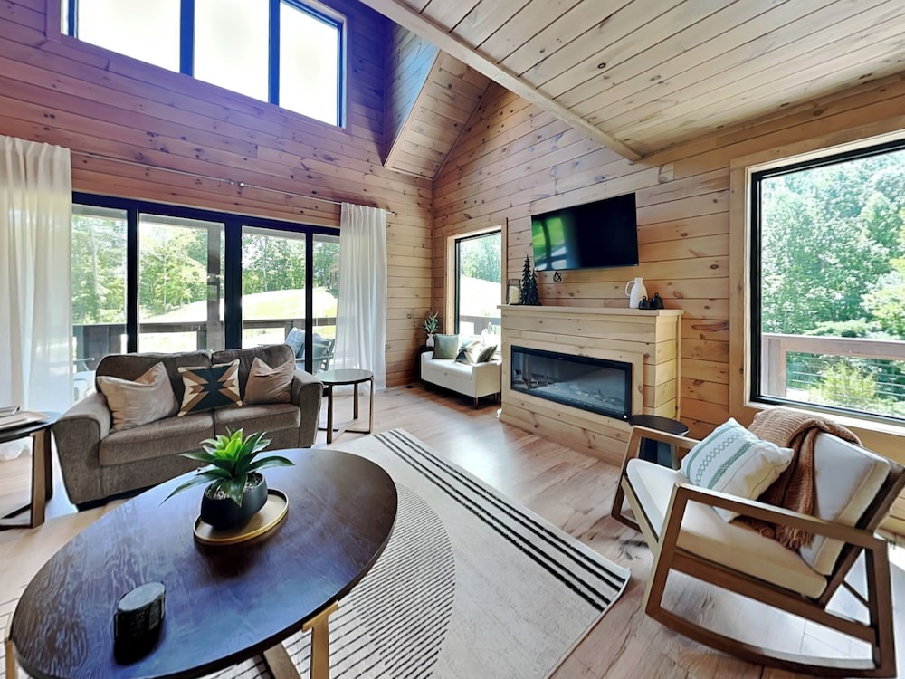 Smoky Ridge Sanctuary by Jackson Mountain Rentals