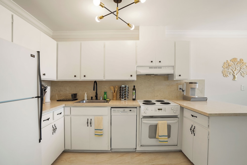 Delightful 2BR Mountain OceanSunset View