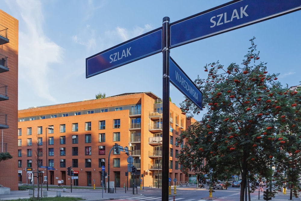 Deluxe Apartment Cracow Szlak by Renters view 2