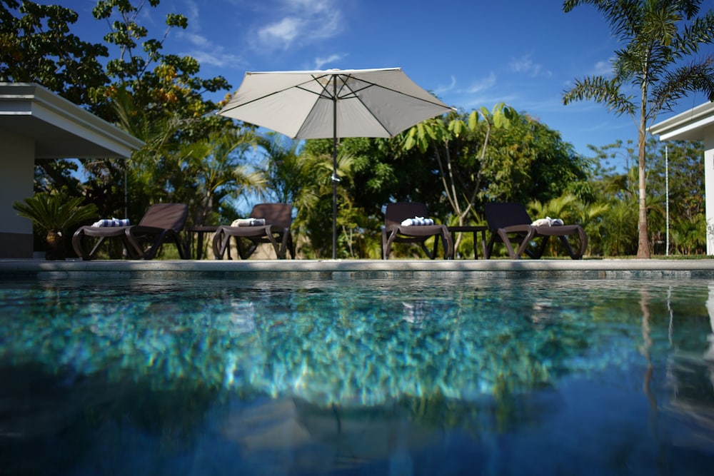 Duna Property - 2 Villas 2 Pools 7 Br Luxury Oasis Centrally Located