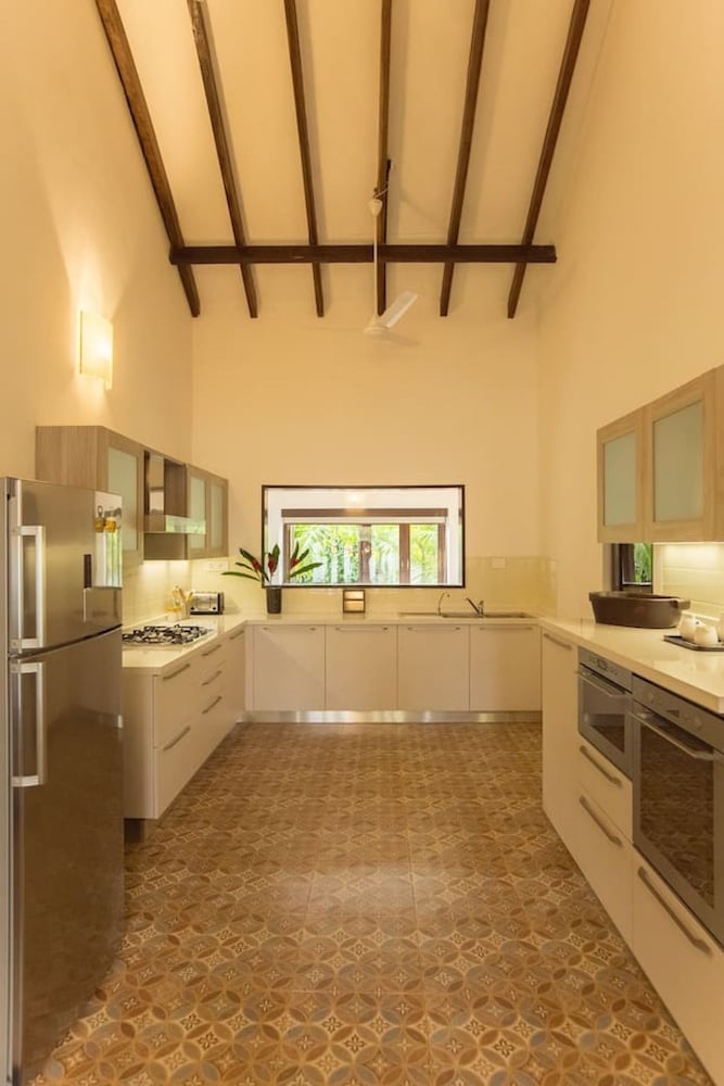 Salt by Hireavilla - 4BR w Heated Pool in Siolim