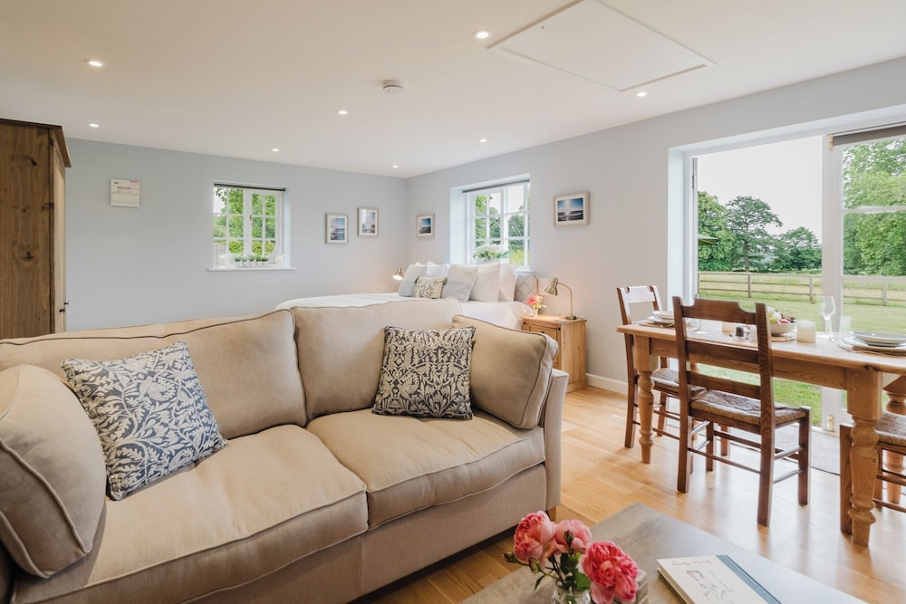 Idyllic Countryside Cottage