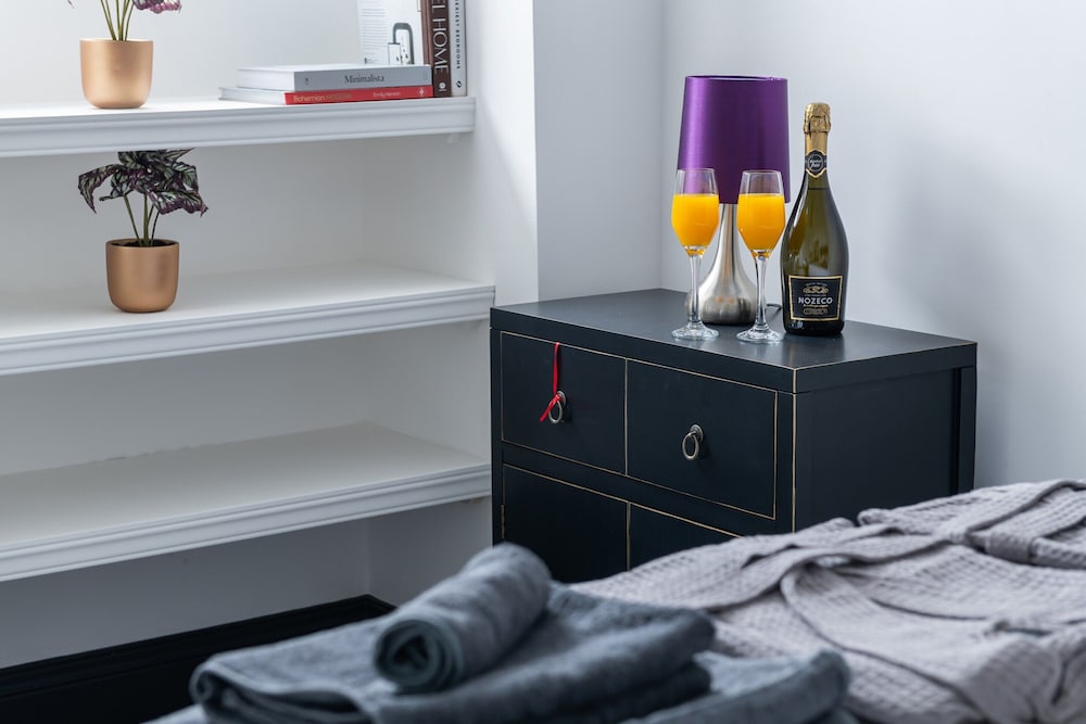 Beautiful 5 Bedroom Apartment in Capel Salem