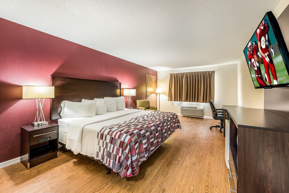Red Roof Inn  Suites Wapakoneta - Property Image 17