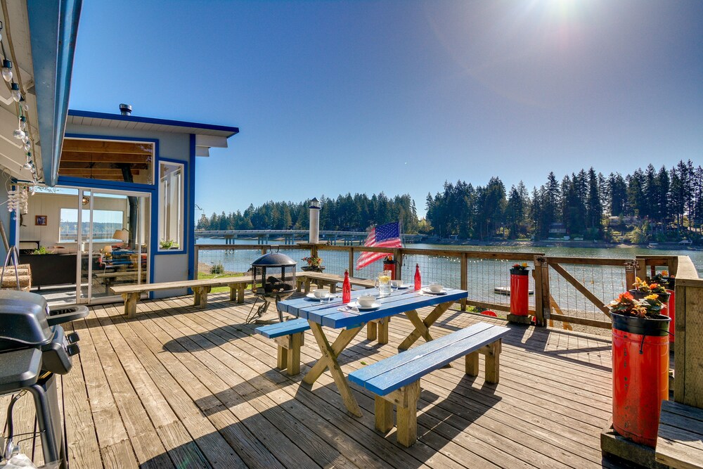 Gorgeous Allyn Getaway - No-bank Waterfront! view 5