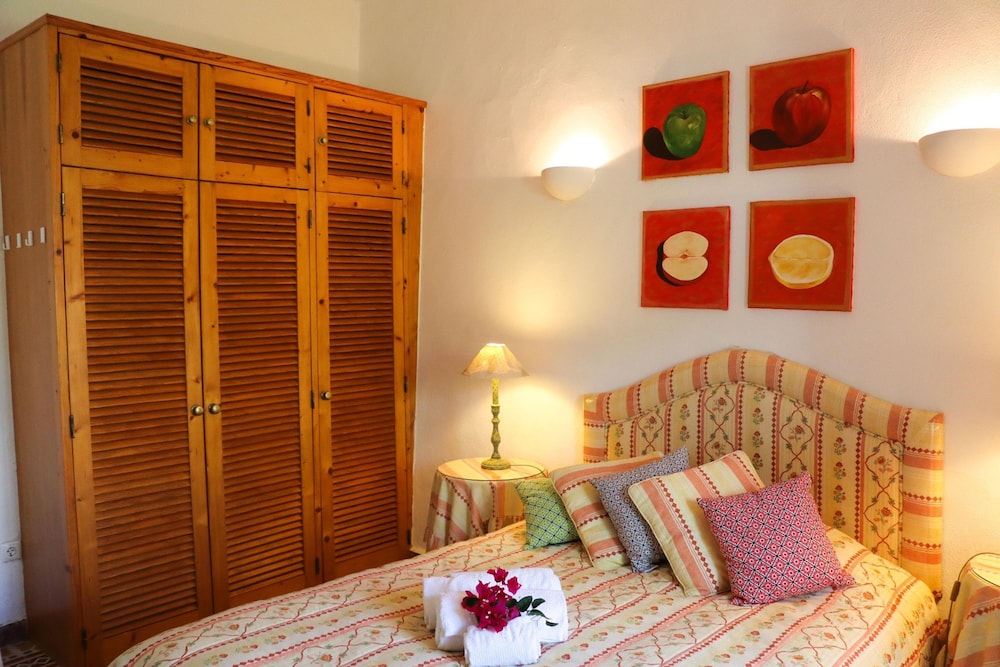 Idyllic Farm House With Huge Garden for 14pax