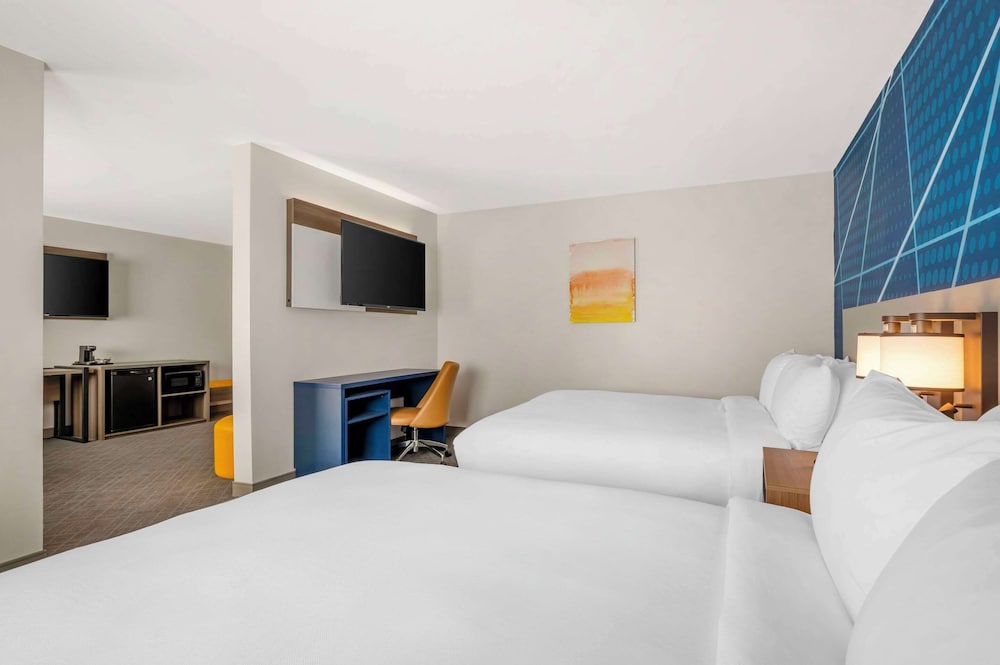 Comfort Inn Kendallville East view 5