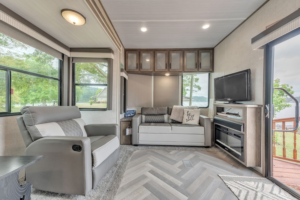 Lakeside Retreat On Neely Henry Lake 1 Bedroom Villa by RedAwning - Property Image 40