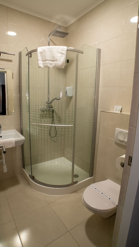 OPERA16 Guestrooms