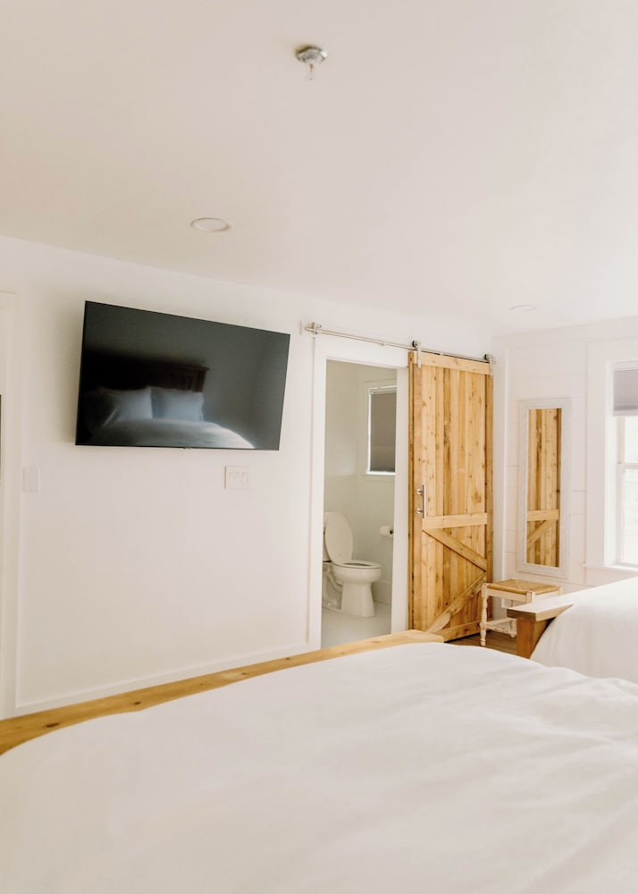 The Hotel Henry