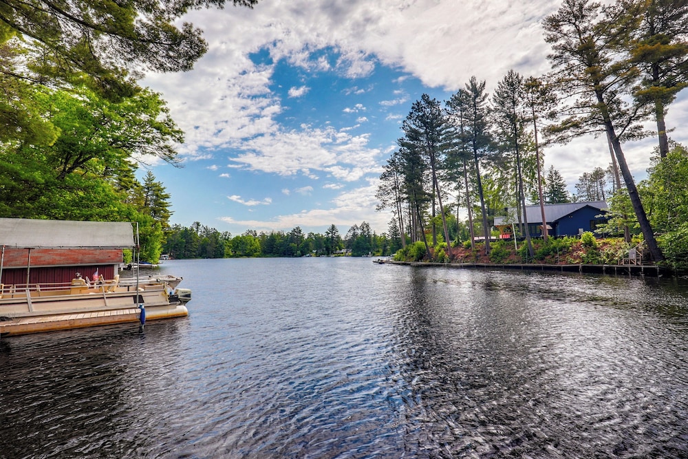 Snowmobile Trail On-site: Cozy Post Lake Retreat