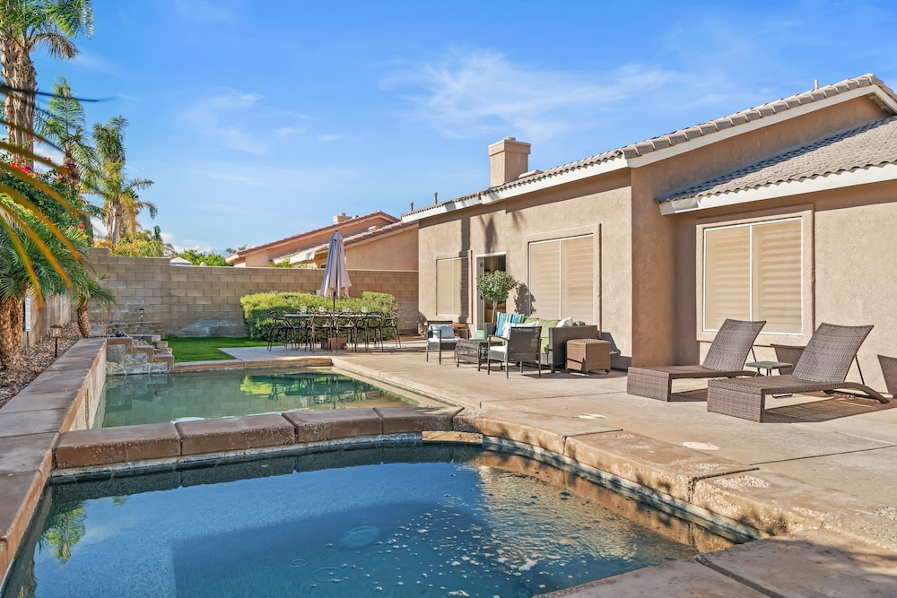 La Quinta Desert Haven Luxe Stay w Private Pool Hot Tub Pool Table