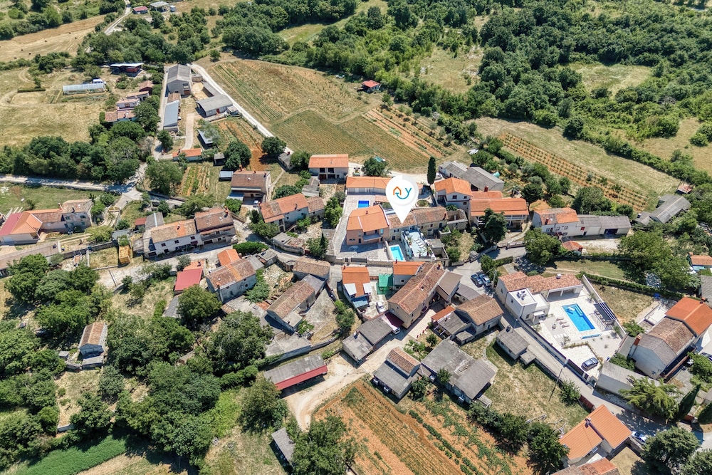 Villa Galant with Pool and Sauna