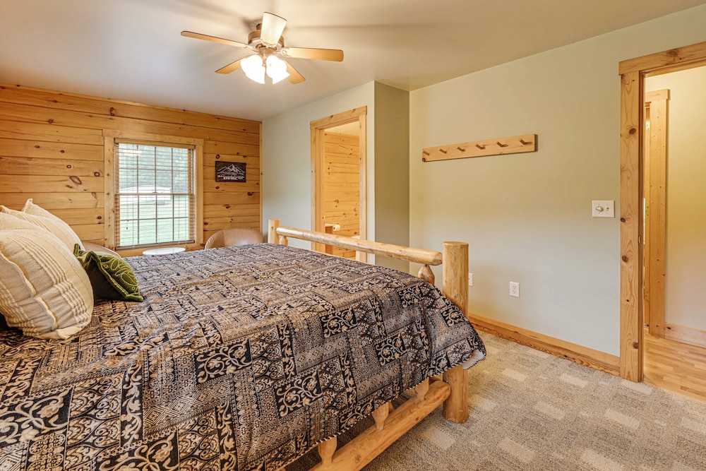 Game Room + Fire Pit: Sprawling Westfield Retreat!