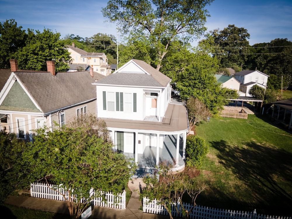 Natchez Vacations - Arlington House - Property Image 1