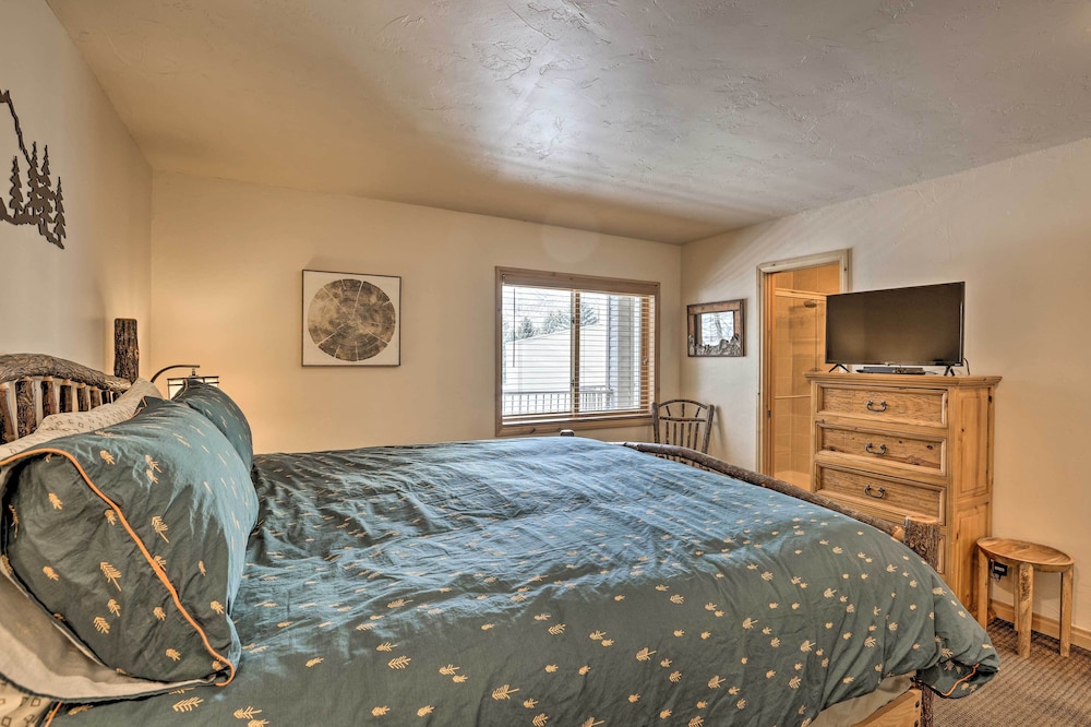 Condo w/ Great Proximity to Trails & Slopes! view 4